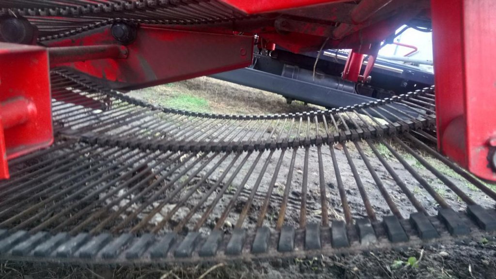 Kartoffelvollernter des Typs Grimme DR 1500,  in Белз (Bild 5)