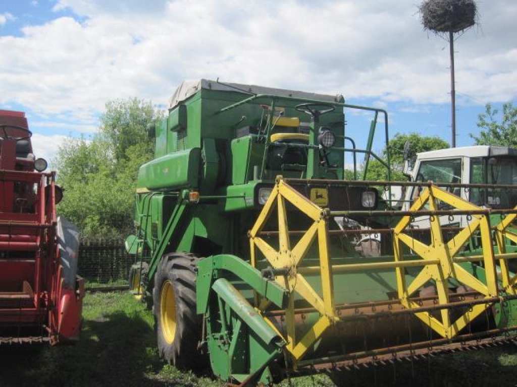 Oldtimer-Mähdrescher des Typs John Deere 942, Neumaschine in Белз (Bild 2)