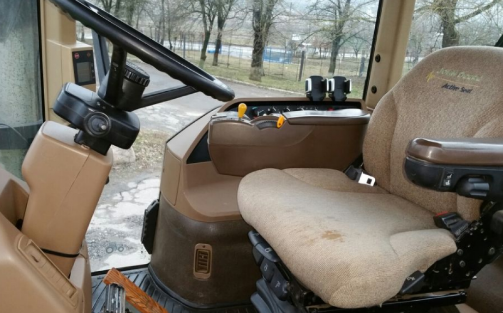 Oldtimer-Traktor des Typs John Deere 9300, Neumaschine in Золочів (Bild 8)