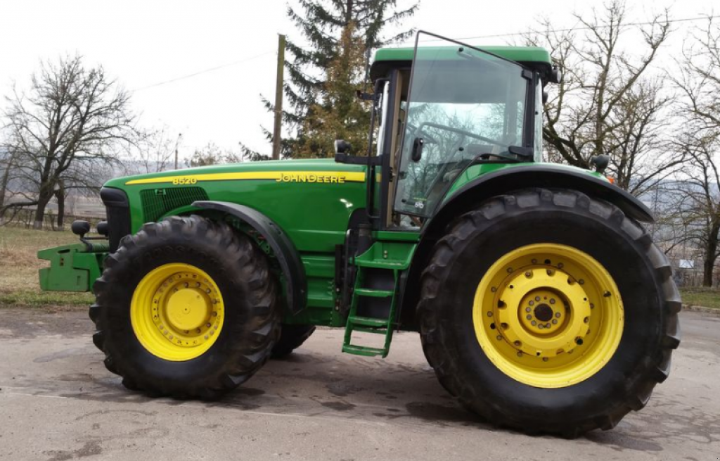 Oldtimer-Traktor des Typs John Deere 9300, Neumaschine in Золочів (Bild 3)