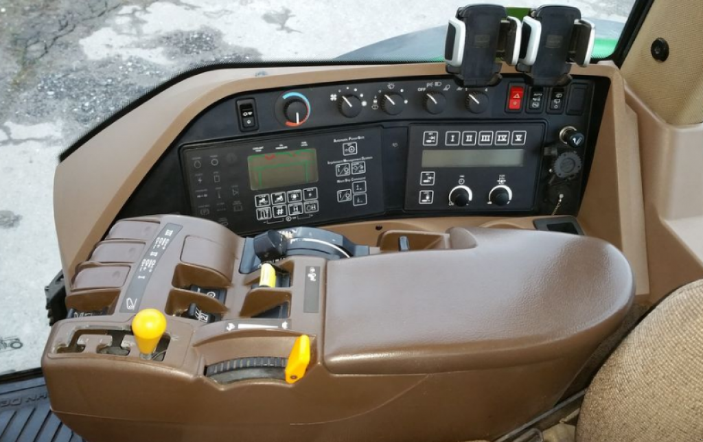 Oldtimer-Traktor des Typs John Deere 9300, Neumaschine in Золочів (Bild 9)