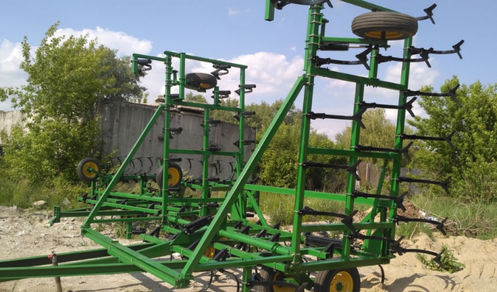 Kartoffelpflegetechnik des Typs John Deere 1000,  in Калинівка (Bild 1)