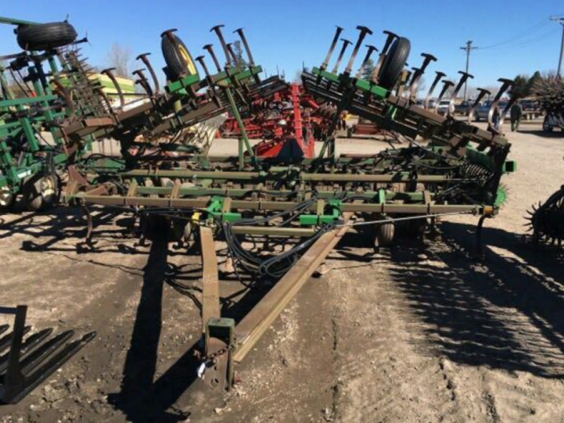 Kartoffelpflegetechnik des Typs John Deere 1010,  in Калинівка (Bild 1)