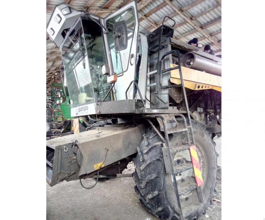 Oldtimer-Mähdrescher des Typs Sampo 3045 С,  in Хмельницький (Bild 3)