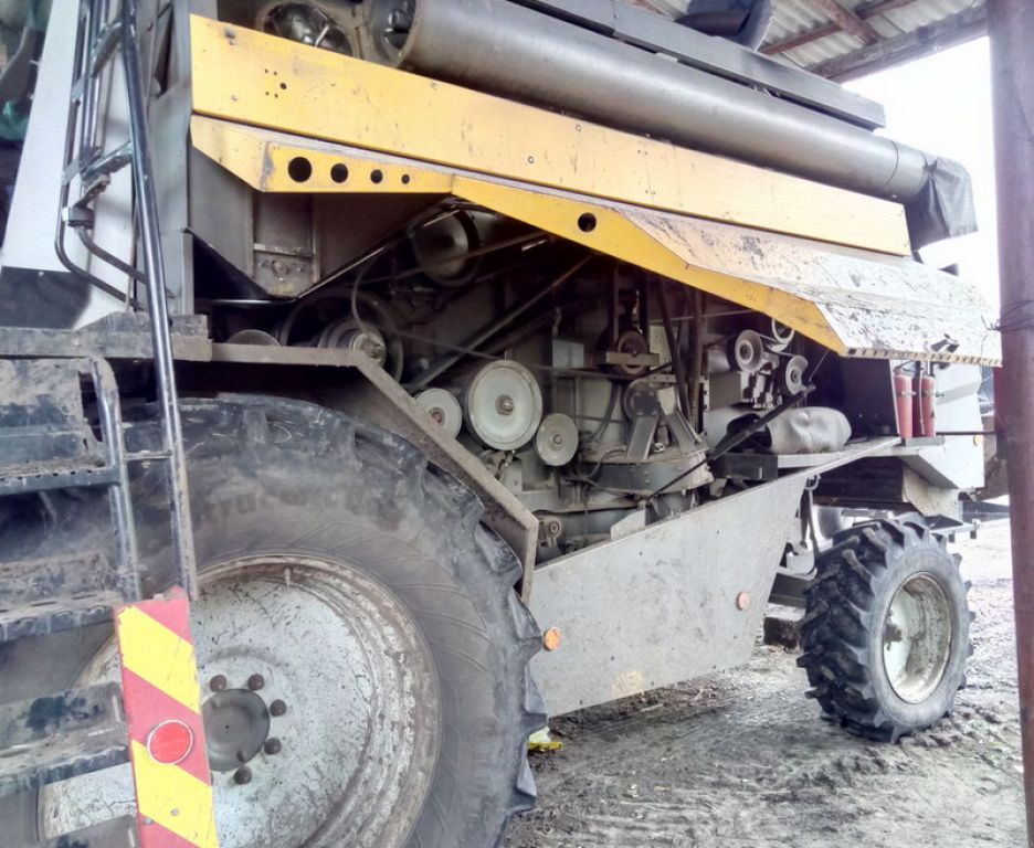 Oldtimer-Mähdrescher des Typs Sampo 3045 С,  in Хмельницький (Bild 7)