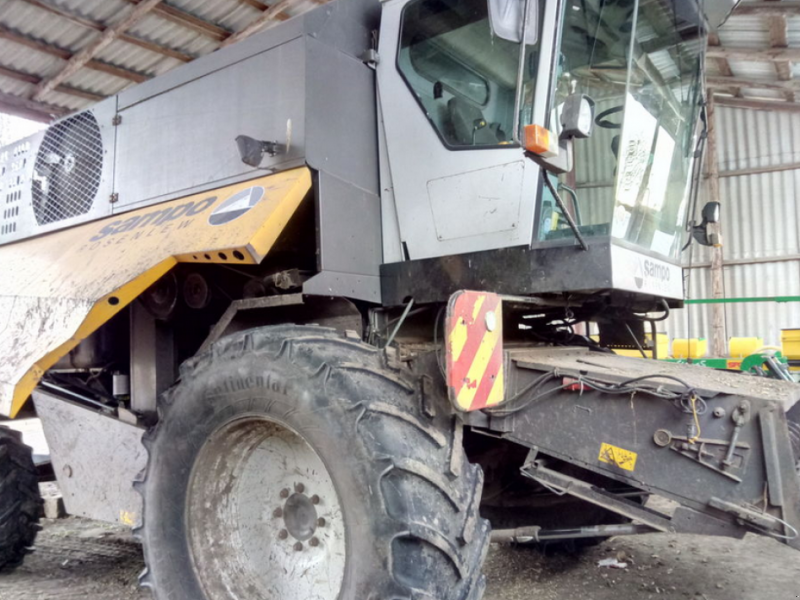 Oldtimer-Mähdrescher des Typs Sampo 3045 С,  in Хмельницький (Bild 1)