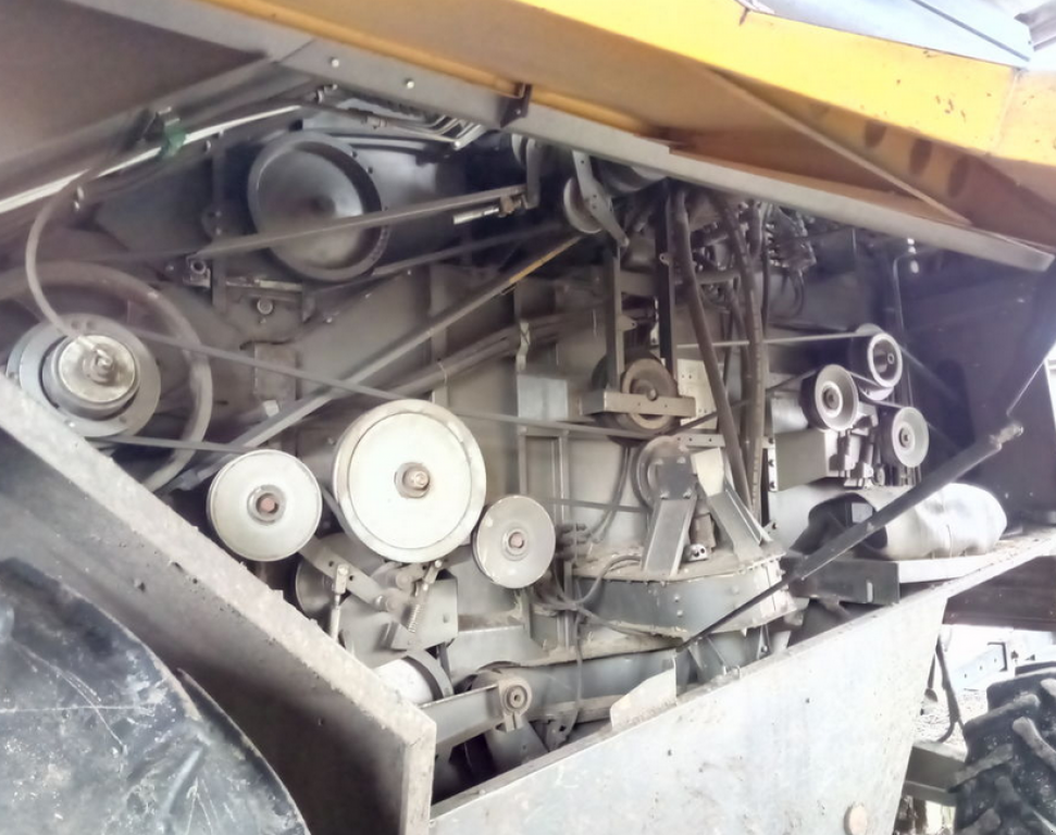 Oldtimer-Mähdrescher des Typs Sampo 3045 С,  in Хмельницький (Bild 8)