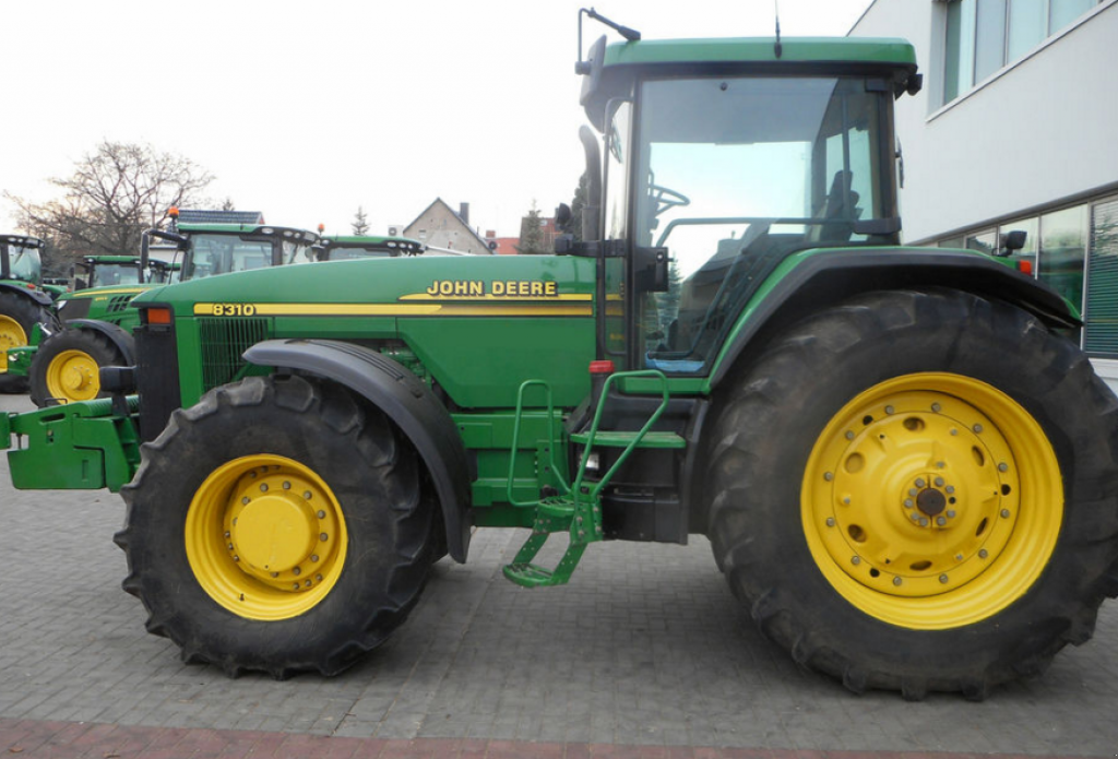 Oldtimer-Traktor des Typs John Deere 8310, Neumaschine in Хмельницький (Bild 5)