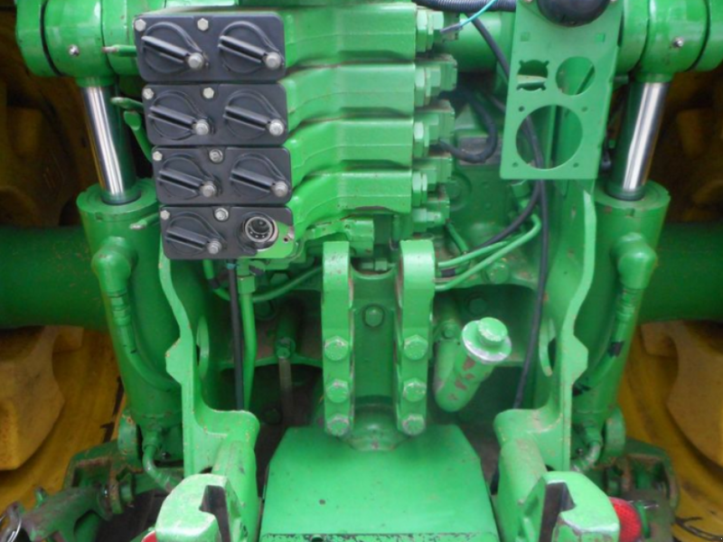 Oldtimer-Traktor des Typs John Deere 8310, Neumaschine in Хмельницький (Bild 1)