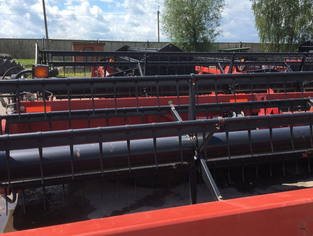 Schneidwerk des Typs Case IH 2020-7,  in Любар (Bild 5)