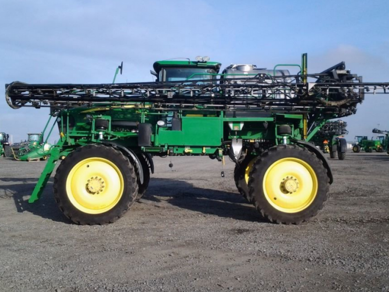 Selbstfahrspritze des Typs John Deere 4830,  in Київ (Bild 1)