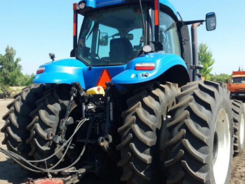 Oldtimer-Traktor des Typs New Holland T8.390, Neumaschine in Запоріжжя (Bild 1)