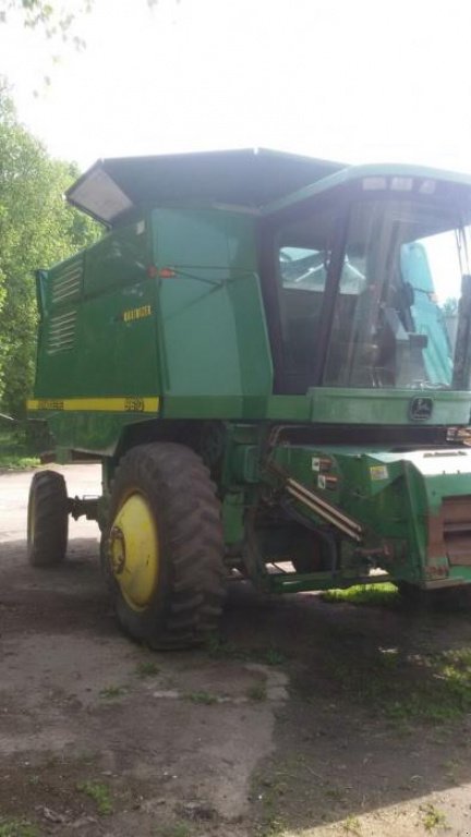 Oldtimer-Mähdrescher des Typs John Deere 9610,  in Маріуполь (Bild 1)