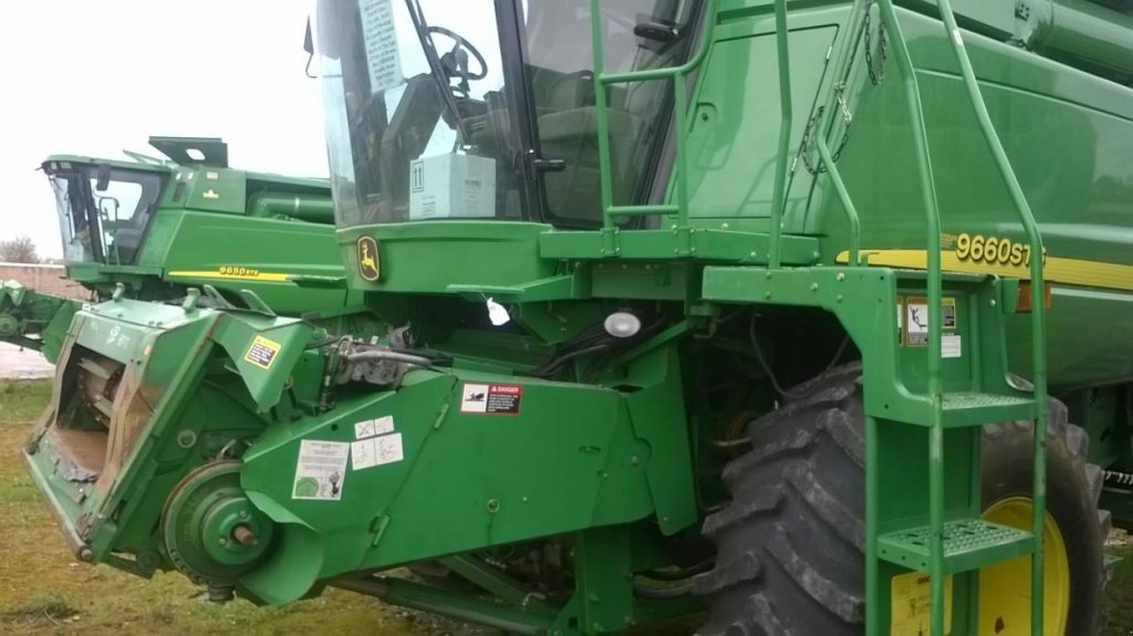 Oldtimer-Mähdrescher des Typs John Deere 9660 STS,  in Маріуполь (Bild 4)