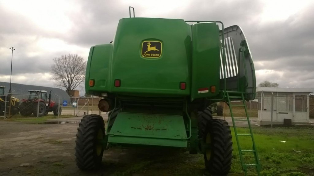 Oldtimer-Mähdrescher des Typs John Deere 9650 STS,  in Маріуполь (Bild 1)