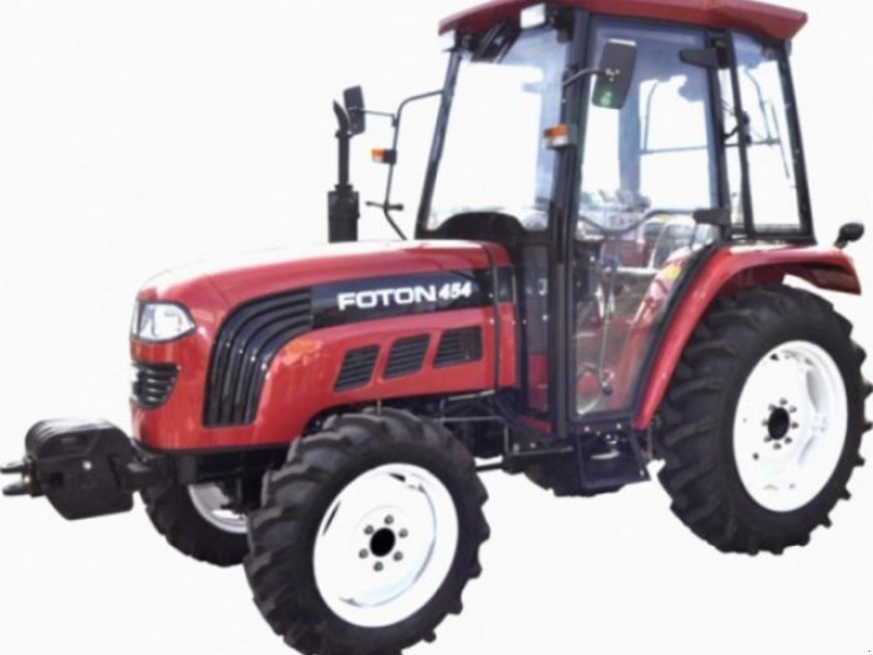 Oldtimer-Traktor des Typs foton 454,  in Маріуполь (Bild 1)