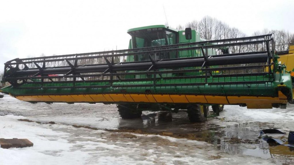 Schneidwerk des Typs John Deere 930F,  in Маріуполь (Bild 2)