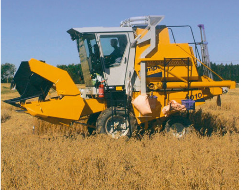 Oldtimer-Mähdrescher des Typs Sampo SR 2010, Neumaschine in Київ (Bild 3)