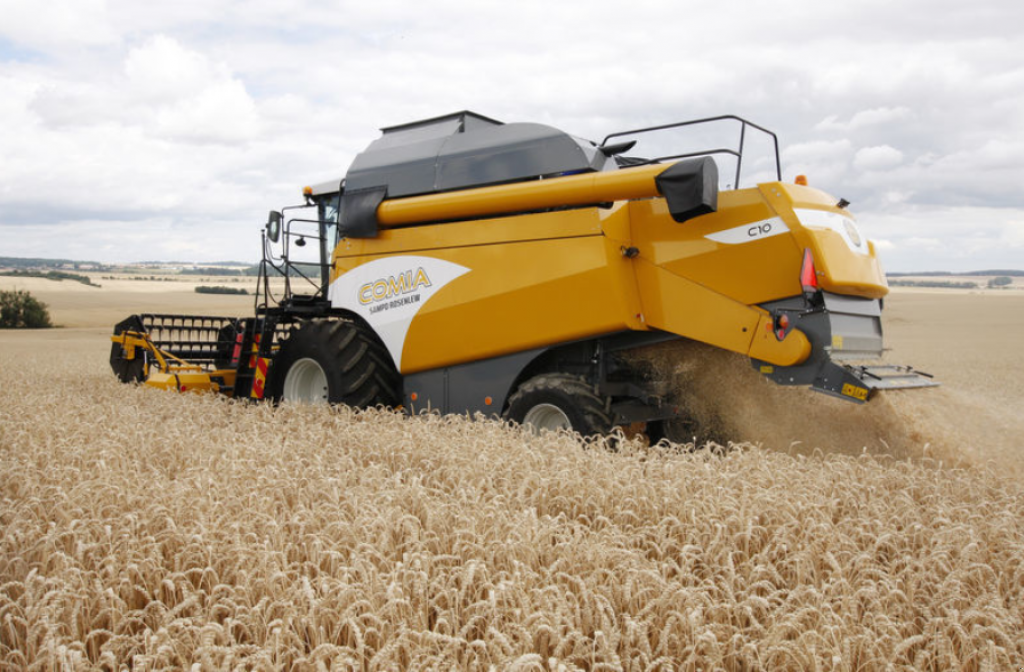 Oldtimer-Mähdrescher des Typs Sampo Comia C10,  in Київ (Bild 1)