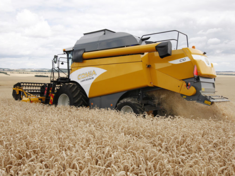 Oldtimer-Mähdrescher des Typs Sampo Comia C10,  in Київ (Bild 1)