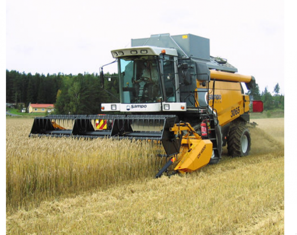 Oldtimer-Mähdrescher des Typs Sampo Comia C12, Neumaschine in Київ (Bild 8)