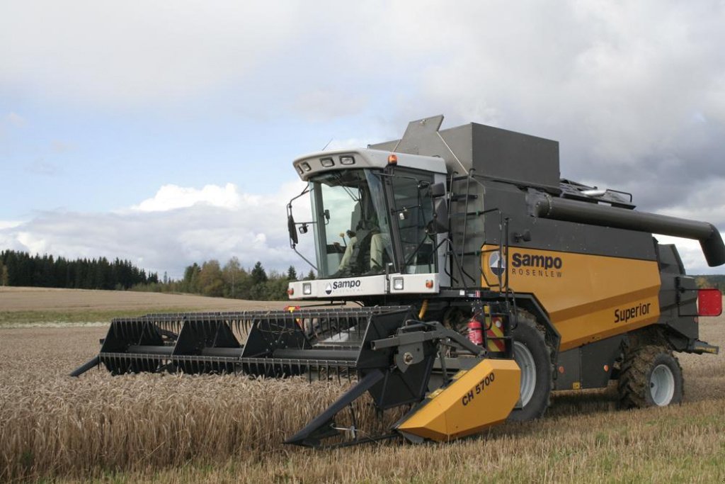 Oldtimer-Mähdrescher des Typs Sampo SR 3085 Superior, Neumaschine in Київ (Bild 1)