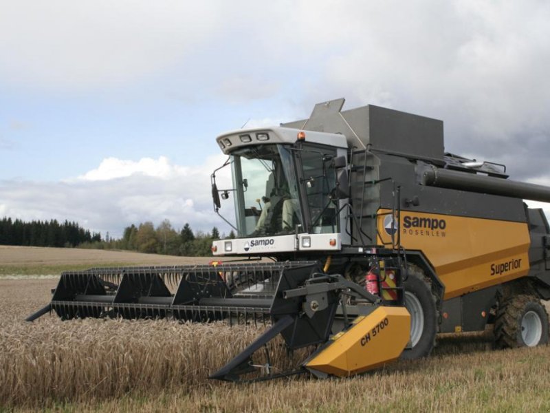 Oldtimer-Mähdrescher des Typs Sampo SR 3085 Superior, Neumaschine in Київ (Bild 1)