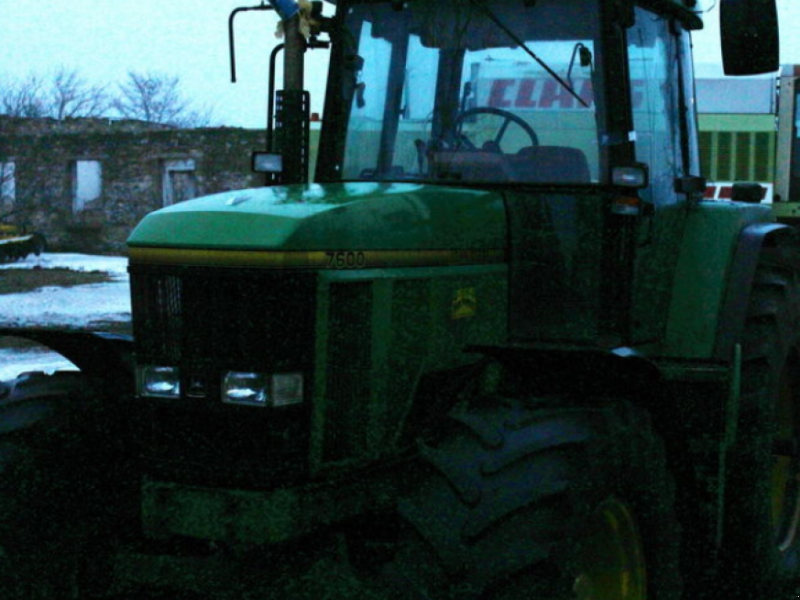 Oldtimer-Traktor des Typs John Deere 7600, Neumaschine in Миколаїв