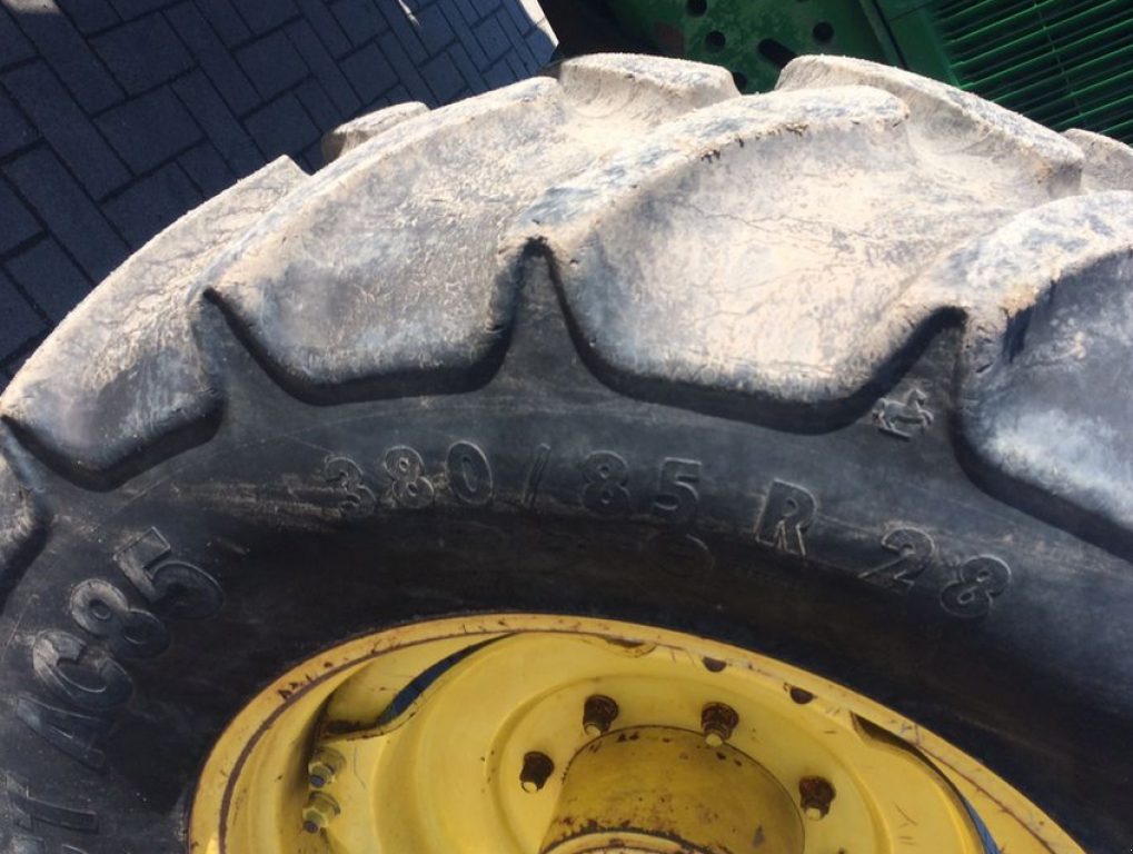 Oldtimer-Traktor des Typs John Deere 6610, Neumaschine in Київ (Bild 3)