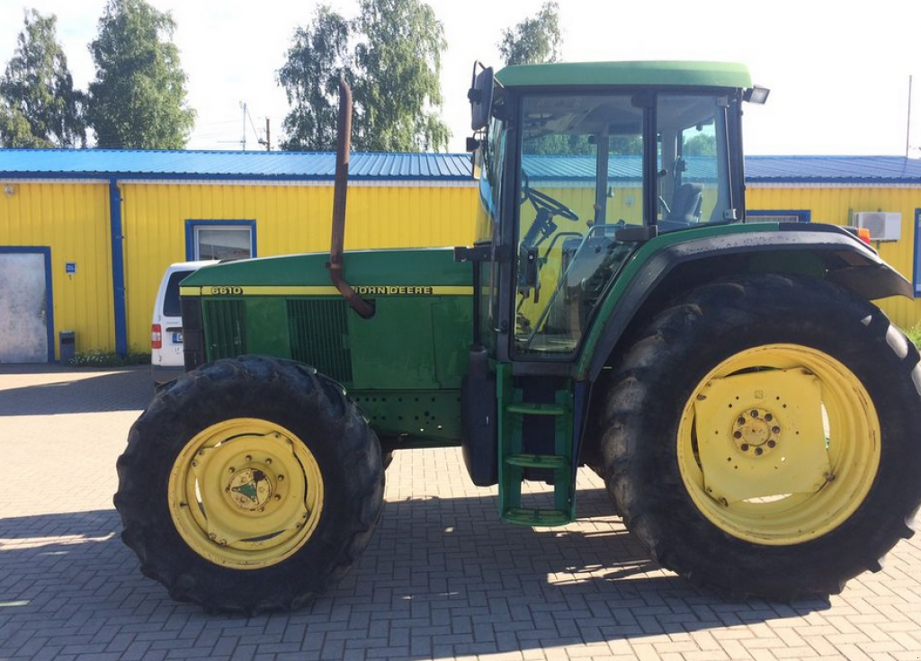 Oldtimer-Traktor des Typs John Deere 6610, Neumaschine in Київ (Bild 1)