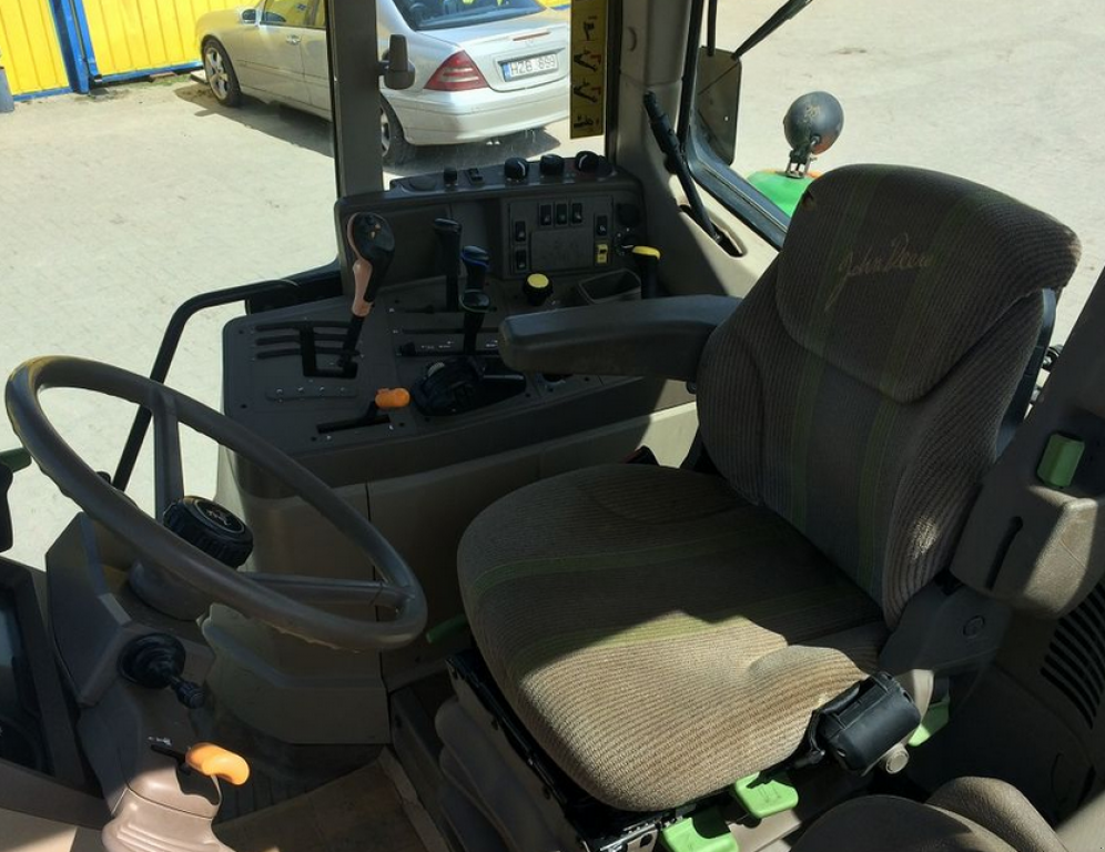 Oldtimer-Traktor des Typs John Deere 6630, Neumaschine in Київ (Bild 5)