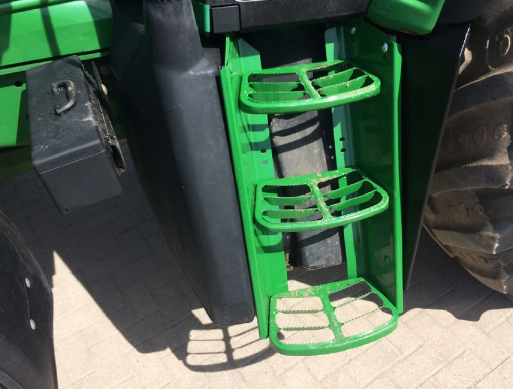 Oldtimer-Traktor des Typs John Deere 6630, Neumaschine in Київ (Bild 10)