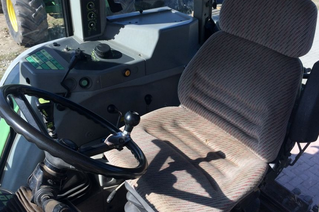 Oldtimer-Traktor des Typs Fendt Favorit 822, Neumaschine in Київ (Bild 7)