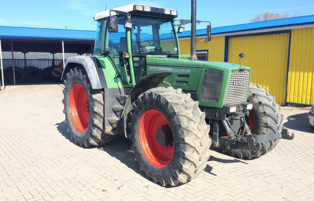 Oldtimer-Traktor des Typs Fendt Favorit 822, Neumaschine in Київ (Bild 1)