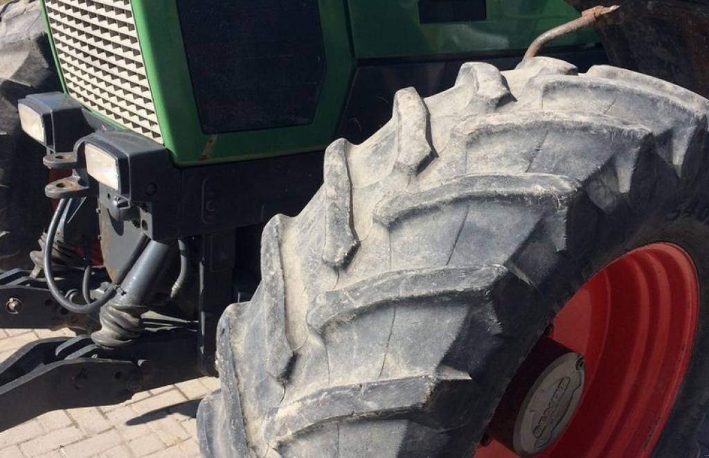 Oldtimer-Traktor des Typs Fendt Favorit 822, Neumaschine in Київ (Bild 2)