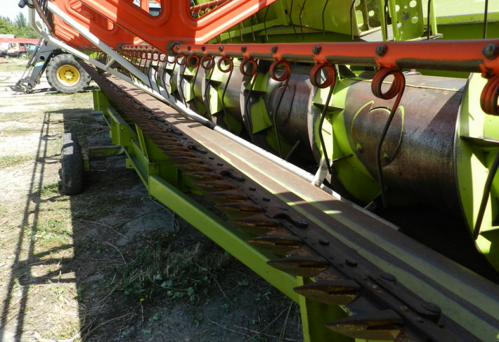 Oldtimer-Mähdrescher des Typs CLAAS Lexion 480 Evolution, Neumaschine in Київ (Bild 5)