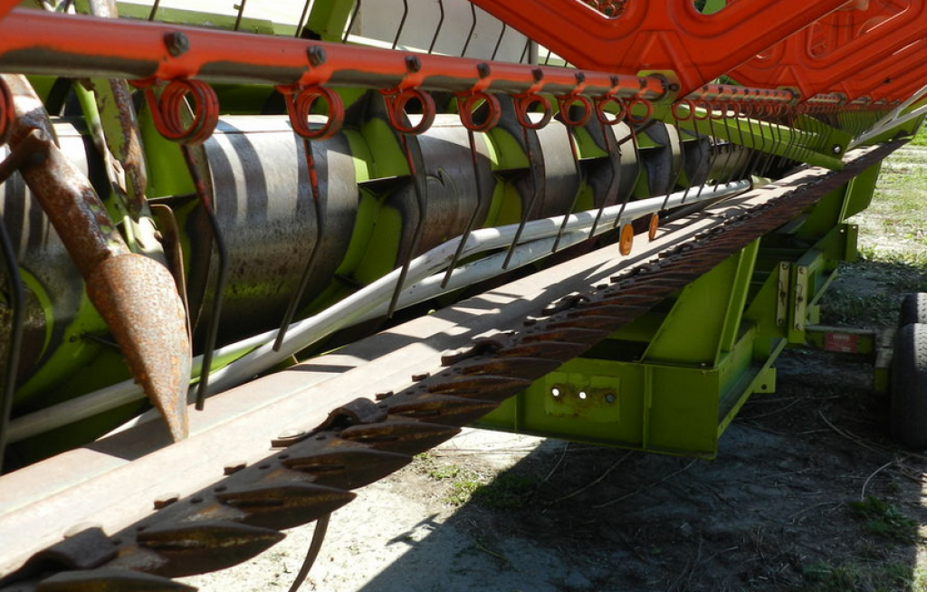 Oldtimer-Mähdrescher des Typs CLAAS Lexion 480 Evolution, Neumaschine in Київ (Bild 8)