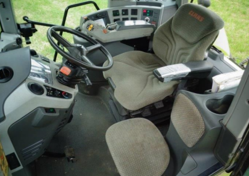 Oldtimer-Traktor des Typs CLAAS Axion 850, Neumaschine in Київ (Bild 3)