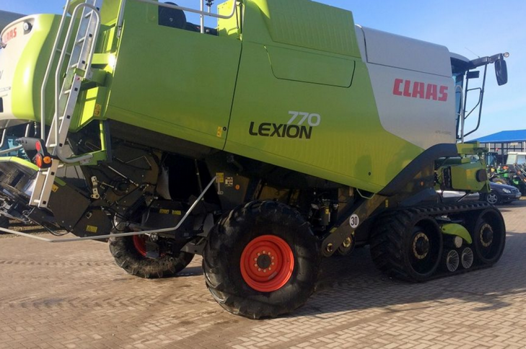 Oldtimer-Mähdrescher des Typs CLAAS Lexion 770 Terra Trac,  in Київ (Bild 3)