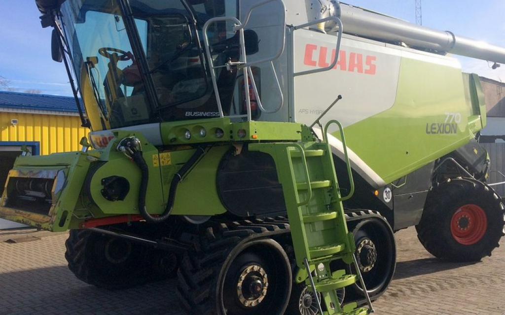 Oldtimer-Mähdrescher des Typs CLAAS Lexion 770 Terra Trac,  in Київ (Bild 1)