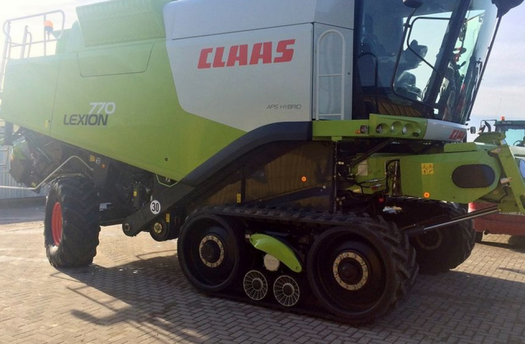 Oldtimer-Mähdrescher des Typs CLAAS Lexion 770 Terra Trac,  in Київ (Bild 7)