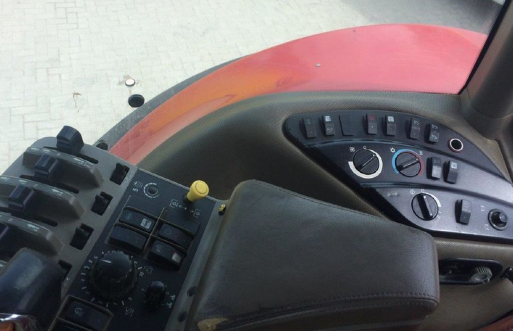 Oldtimer-Traktor des Typs Case IH Magnum 310, Neumaschine in Київ (Bild 9)