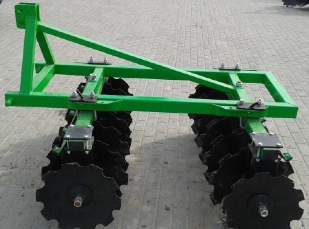 Wiesenegge des Typs BOMET БДН-1,5,  in Глеваха (Bild 1)