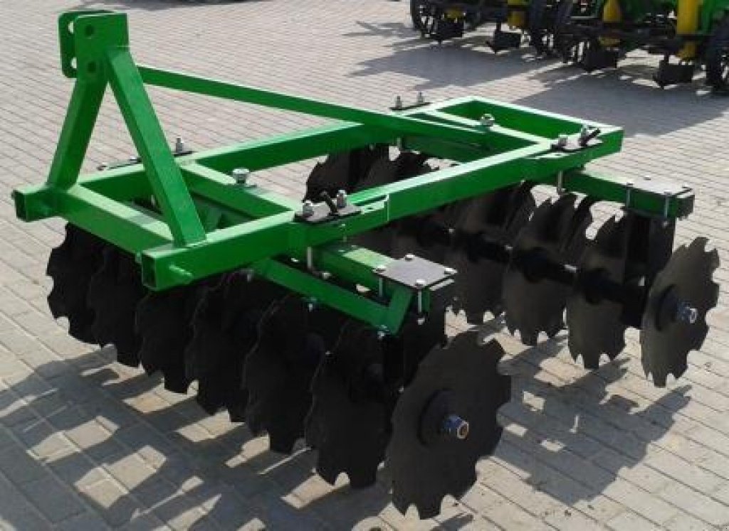 Wiesenegge des Typs BOMET БДН-1,5,  in Глеваха (Bild 2)