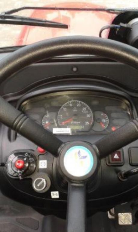 Hopfentraktor des Typs Branson 2100 4WD, Neumaschine in Глеваха (Bild 3)