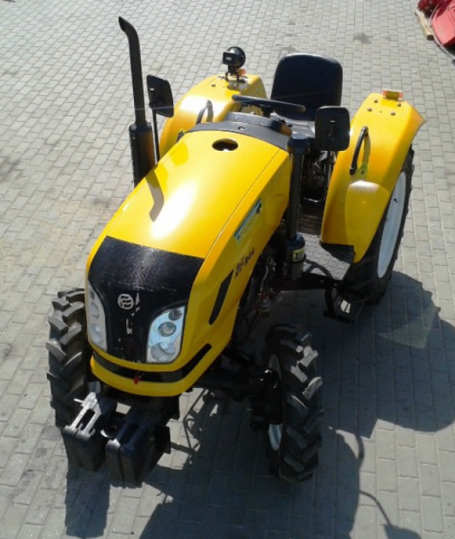 Hopfentraktor des Typs Dong Feng DF 244, Neumaschine in Глеваха (Bild 2)