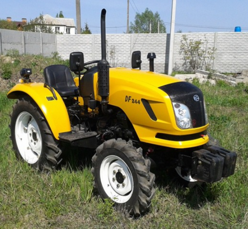 Hopfentraktor des Typs Dong Feng DF 244, Neumaschine in Глеваха (Bild 1)