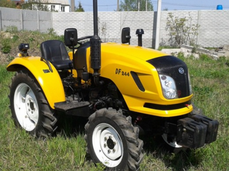 Hopfentraktor des Typs Dong Feng DF 244, Neumaschine in Глеваха (Bild 1)