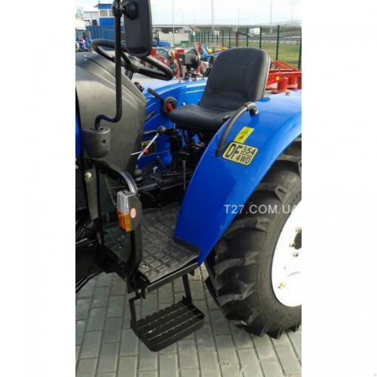 Hopfentraktor des Typs Dong Feng DF 354, Neumaschine in Глеваха (Bild 4)