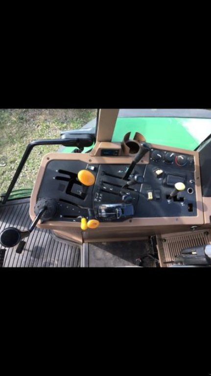 Oldtimer-Traktor des Typs John Deere 7710, Neumaschine in Луцьк (Bild 4)